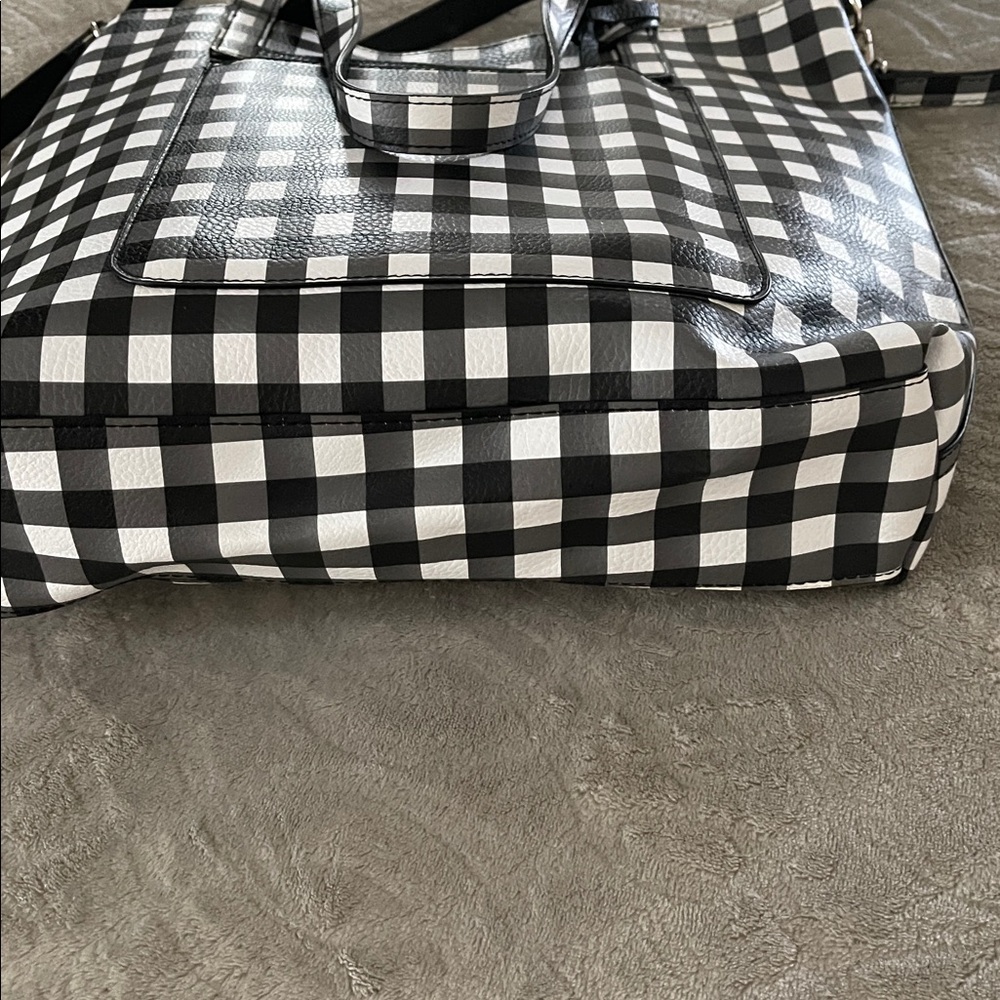 Stylish Black and White Checkered Tote Bag - Picture 3 of 4